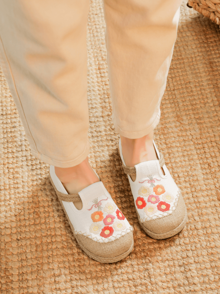Effortlessly Elegant Garment with a Timeless Design
