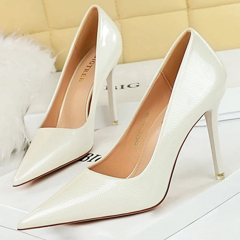 Classic Vintage Heels with a Flattering Fit