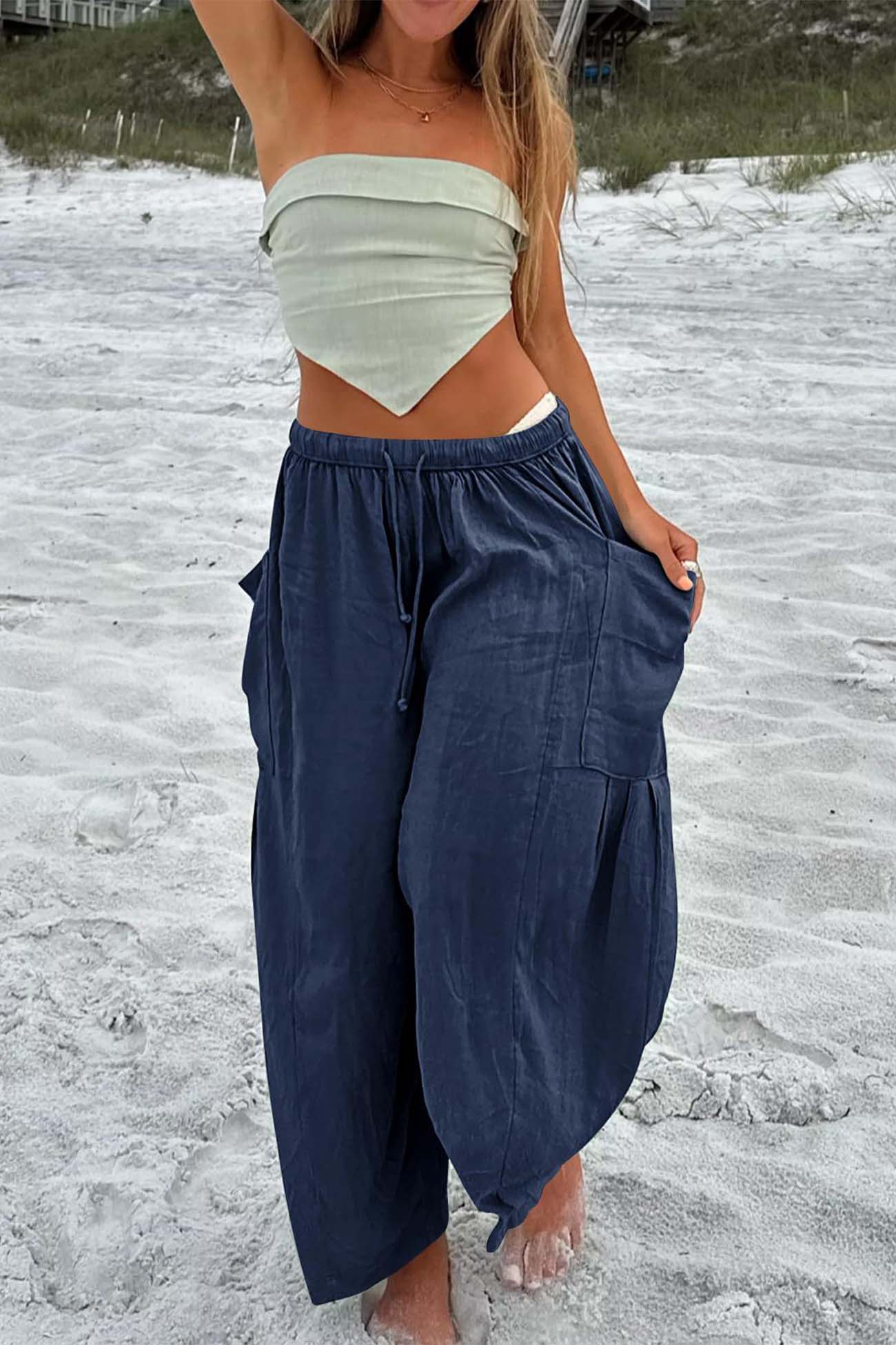 Effortlessly Elegant Pants with a Timeless Design