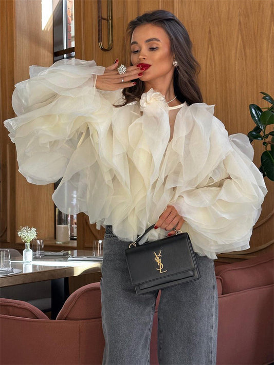 Well Tailored Blouse with a Graceful Silhouette