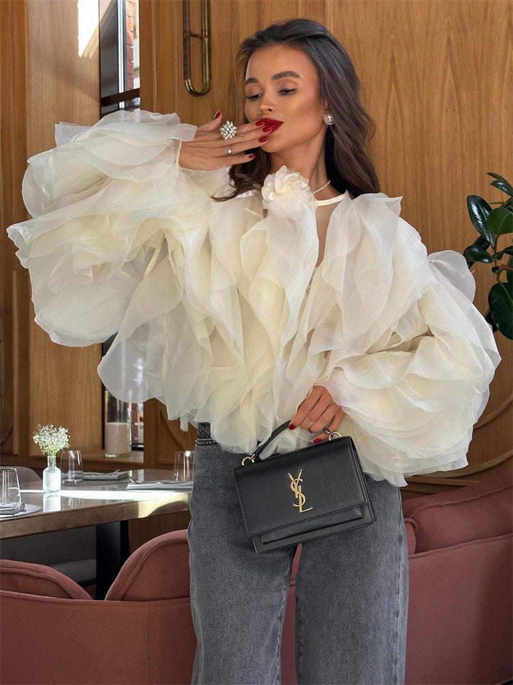 Well Tailored Blouse with a Graceful Silhouette