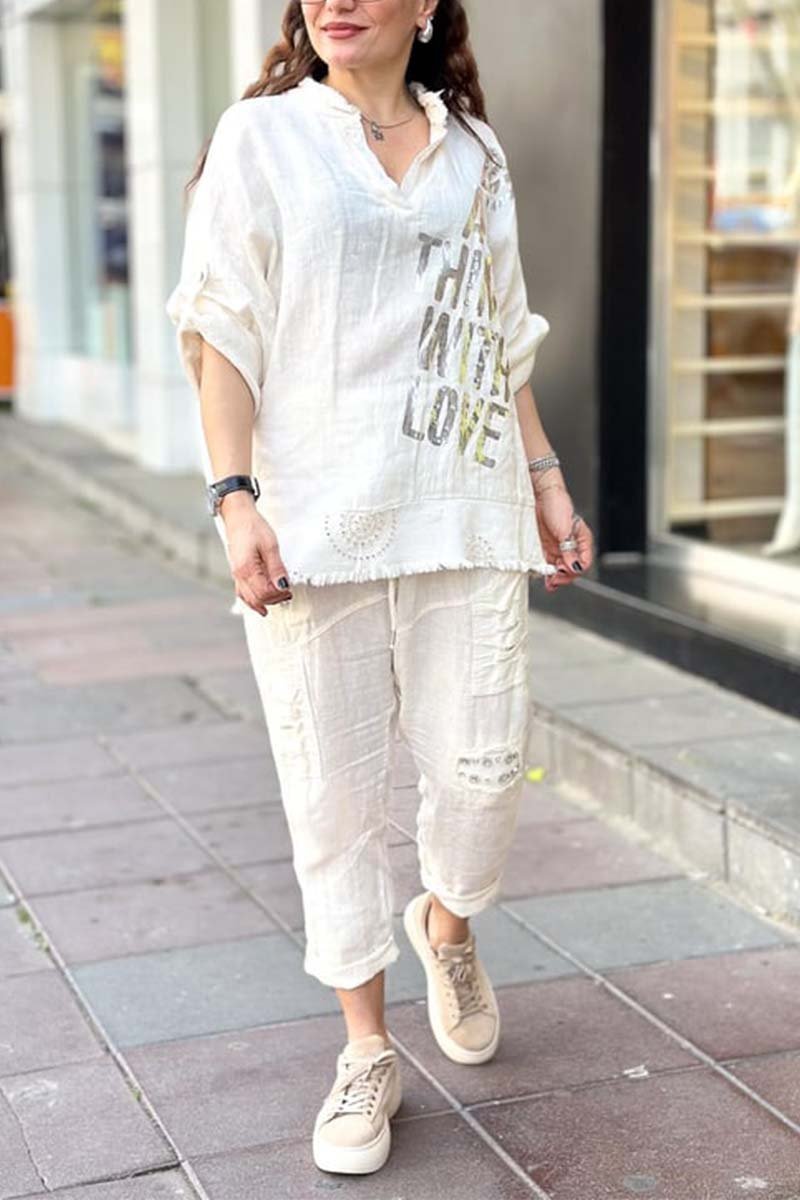 Effortlessly Elegant Pants with a Timeless Design