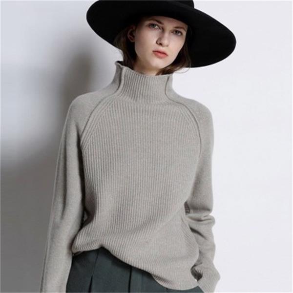 Effortlessly Elegant Sweater with a Timeless Design