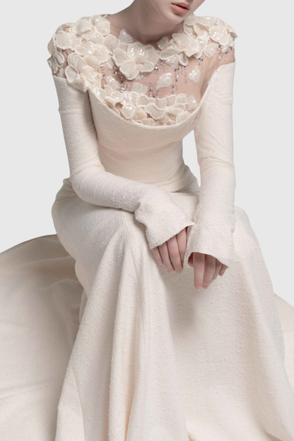 Well Tailored Dress with a Graceful Silhouette