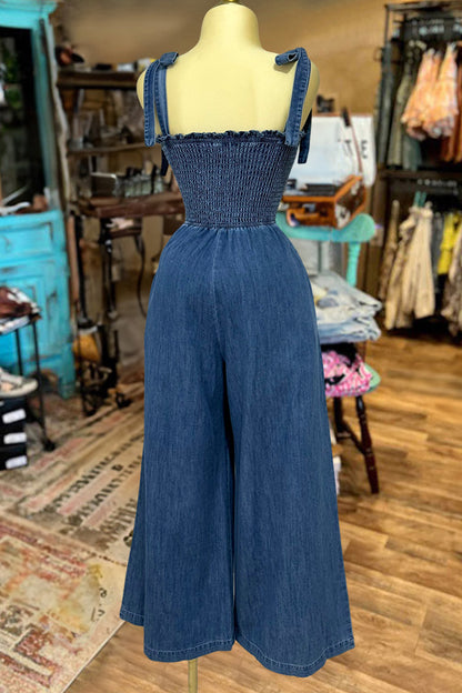 Well Tailored Garment with a Graceful Silhouette