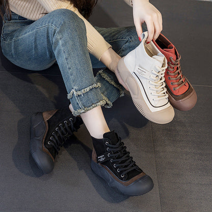 Effortlessly Elegant Boots with a Timeless Design