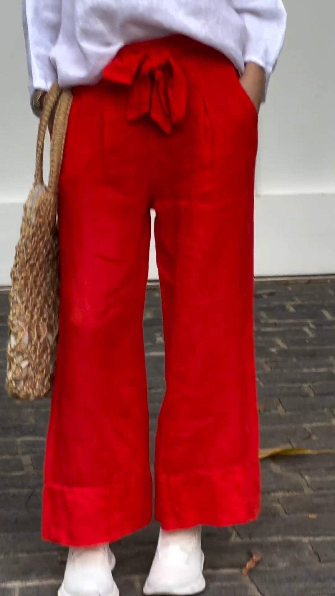 Well Tailored Trousers with a Graceful Silhouette