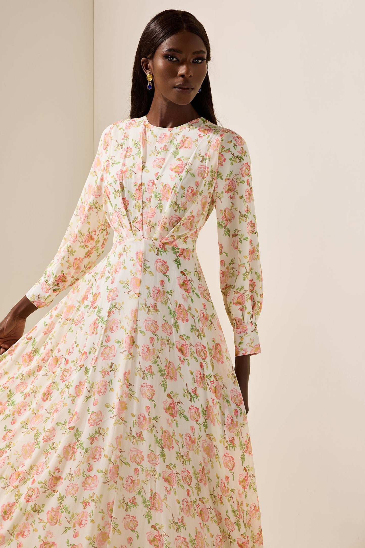 Beautifully Finished Dress in a Timeless Design