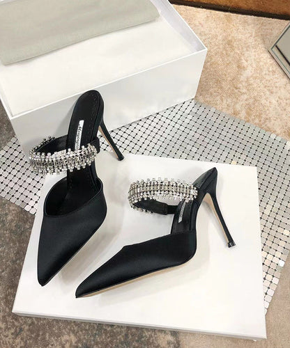 Effortlessly Elegant Sandals with a Timeless Design