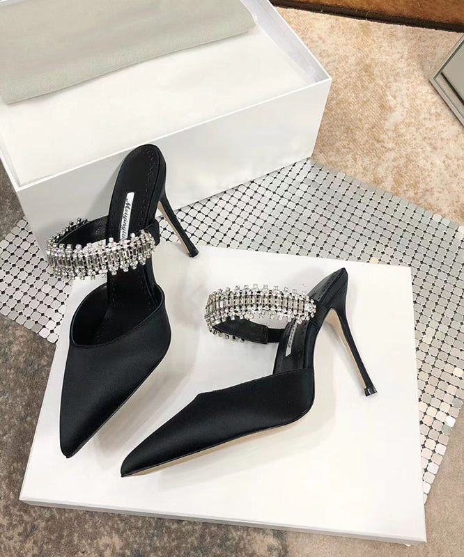 Effortlessly Elegant Sandals with a Timeless Design