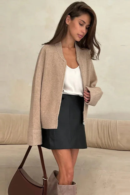 Well Tailored Cardigan with a Graceful Silhouette
