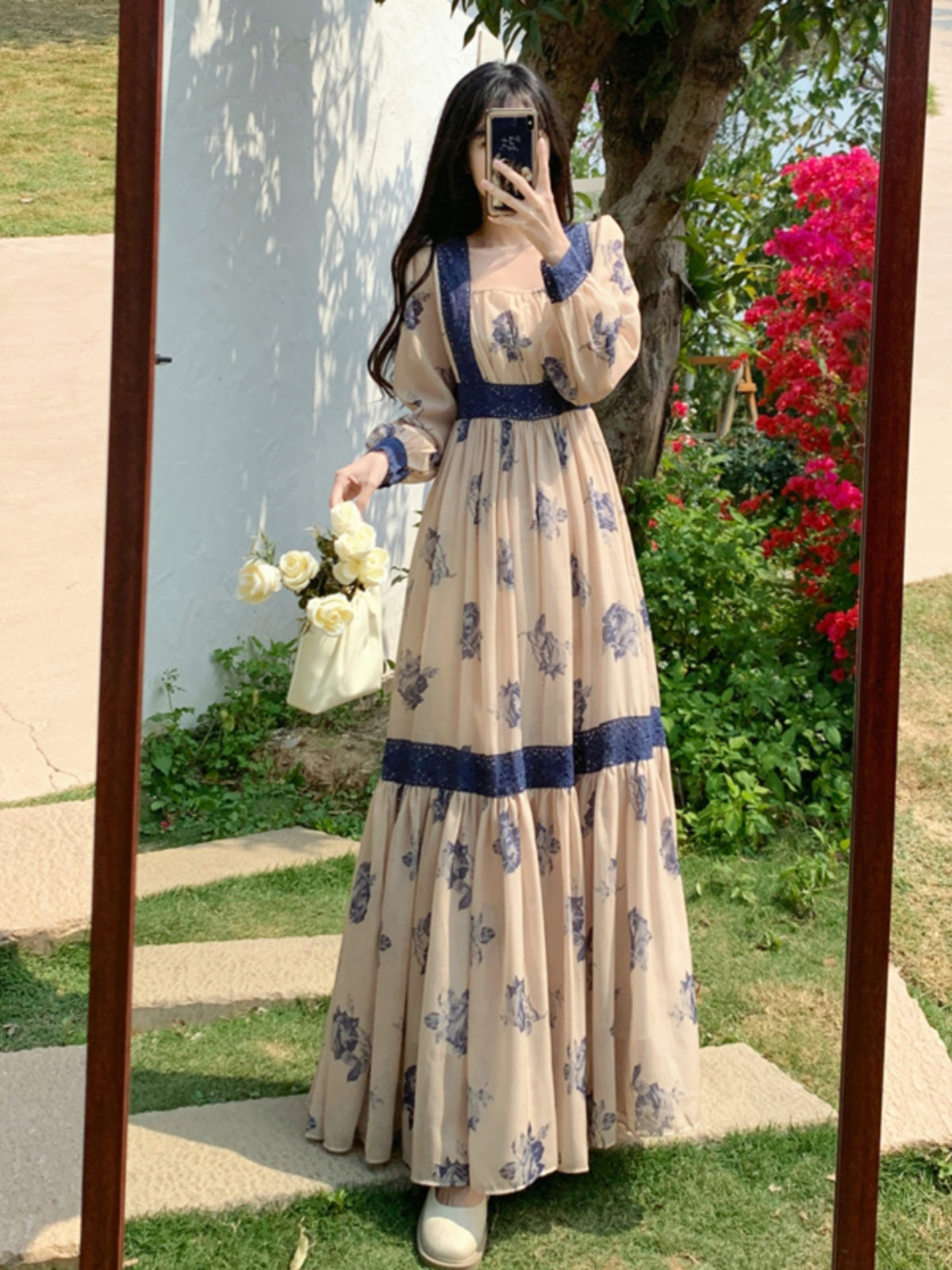 Classic Vintage Dress with a Flattering Fit