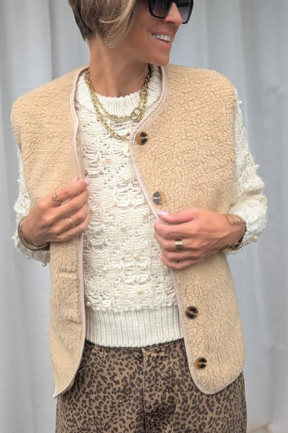 Beautifully Finished Coat in a Timeless Design