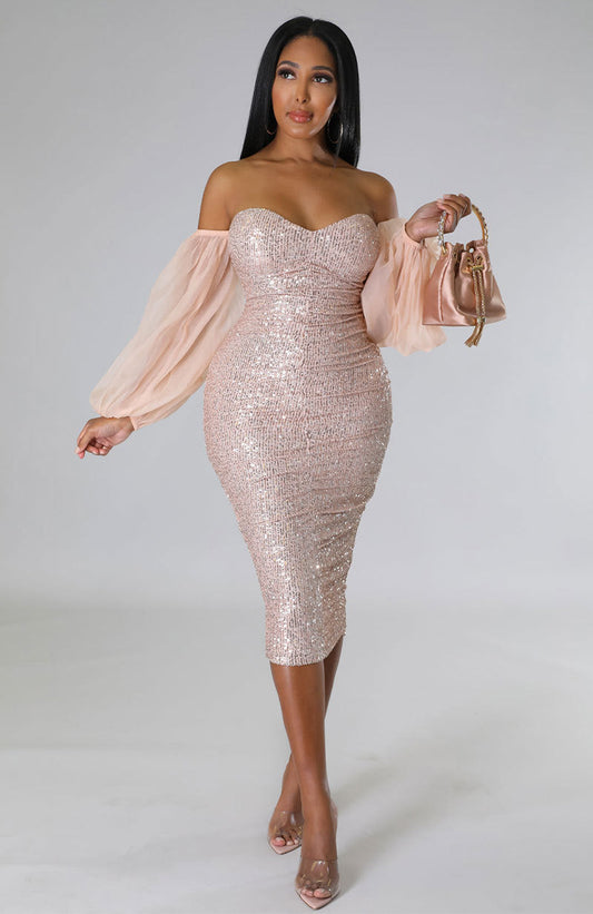 Well Tailored Dress with a Graceful Silhouette