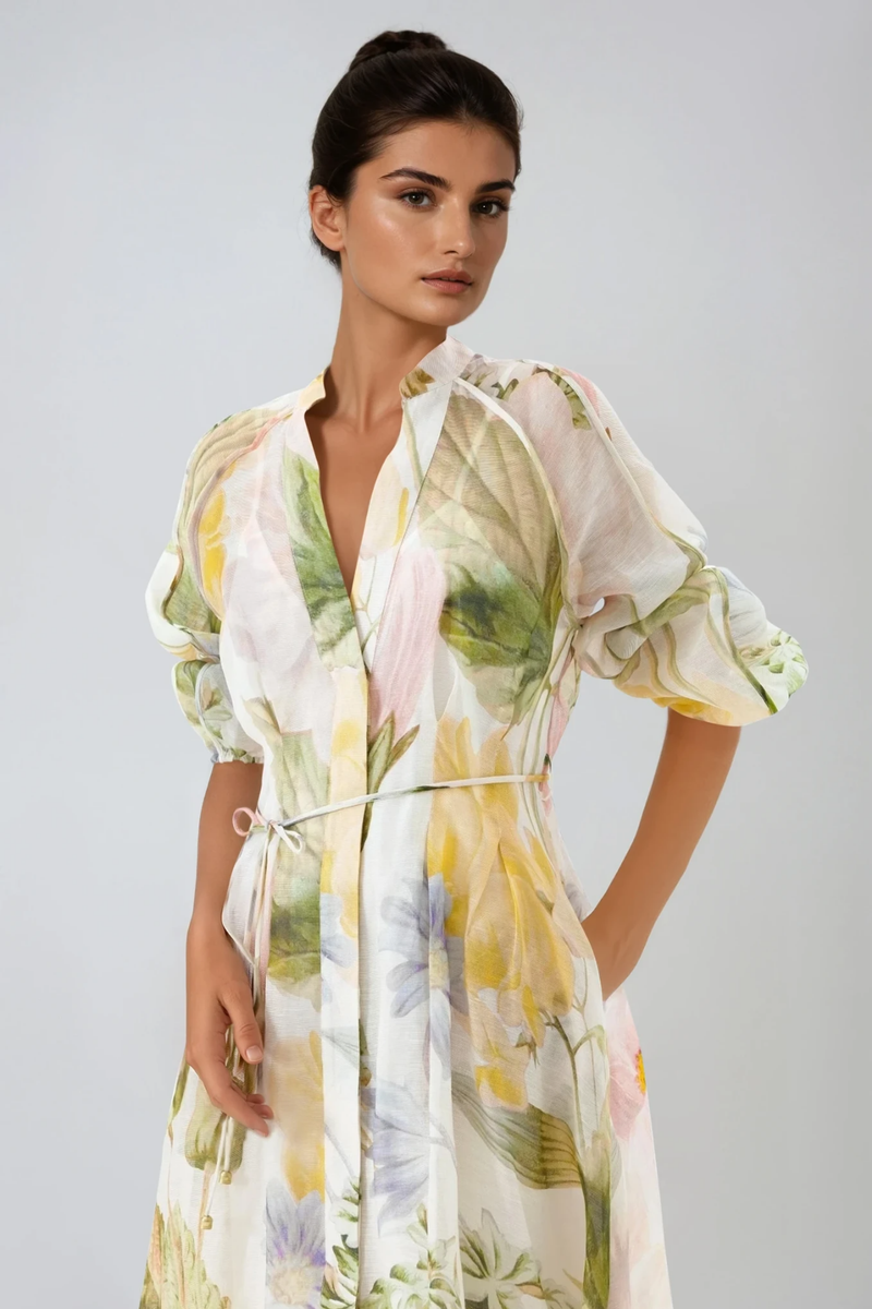 Beautifully Finished Dress in a Timeless Design
