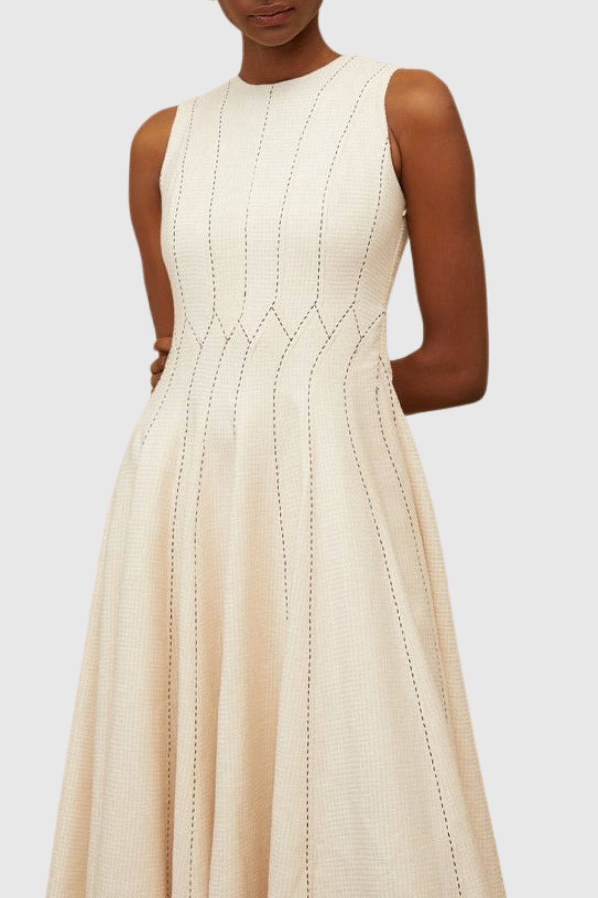 Effortlessly Elegant Dress with a Timeless Design