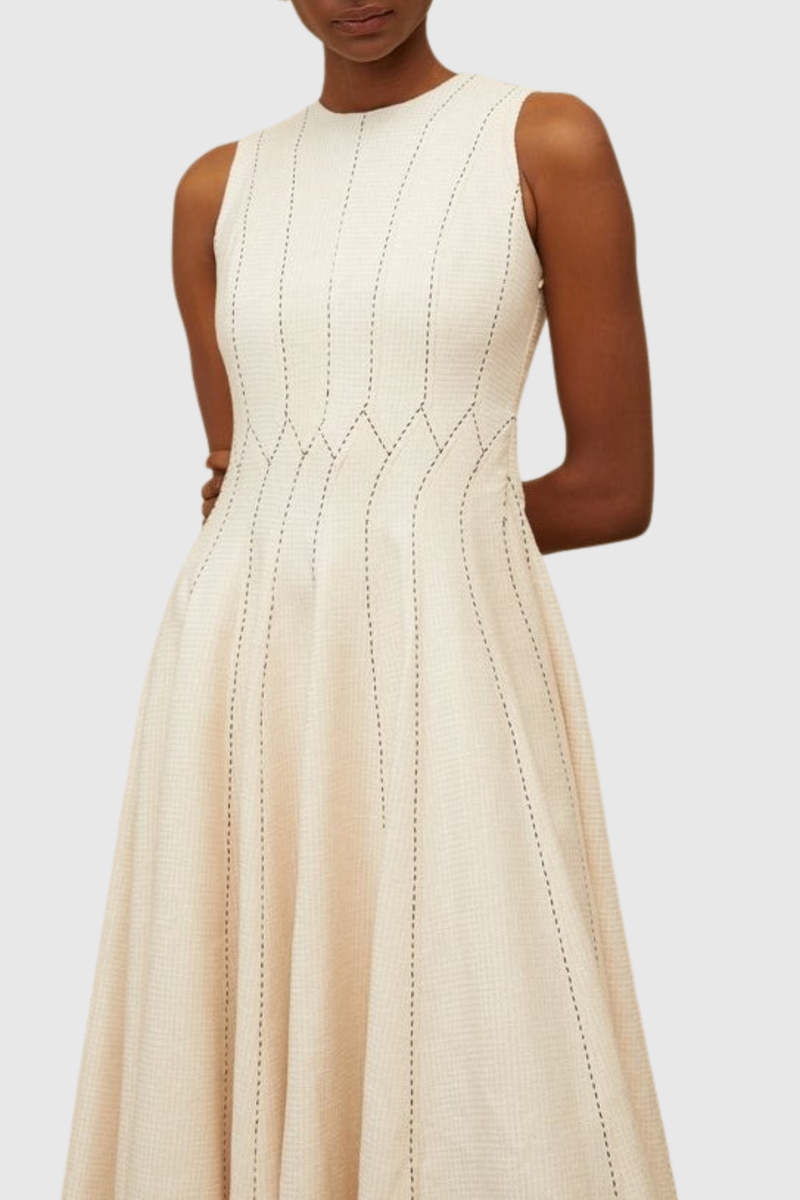 Effortlessly Elegant Dress with a Timeless Design