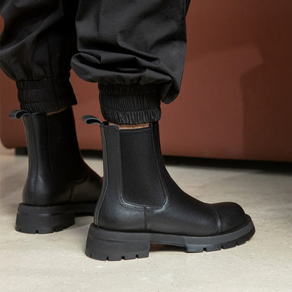 Effortlessly Elegant Boots with a Timeless Design