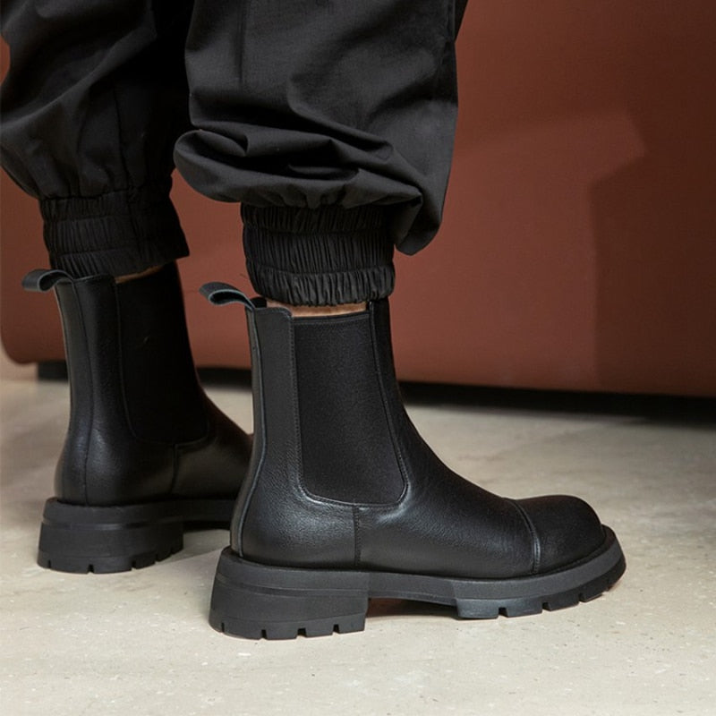 Effortlessly Elegant Boots with a Timeless Design
