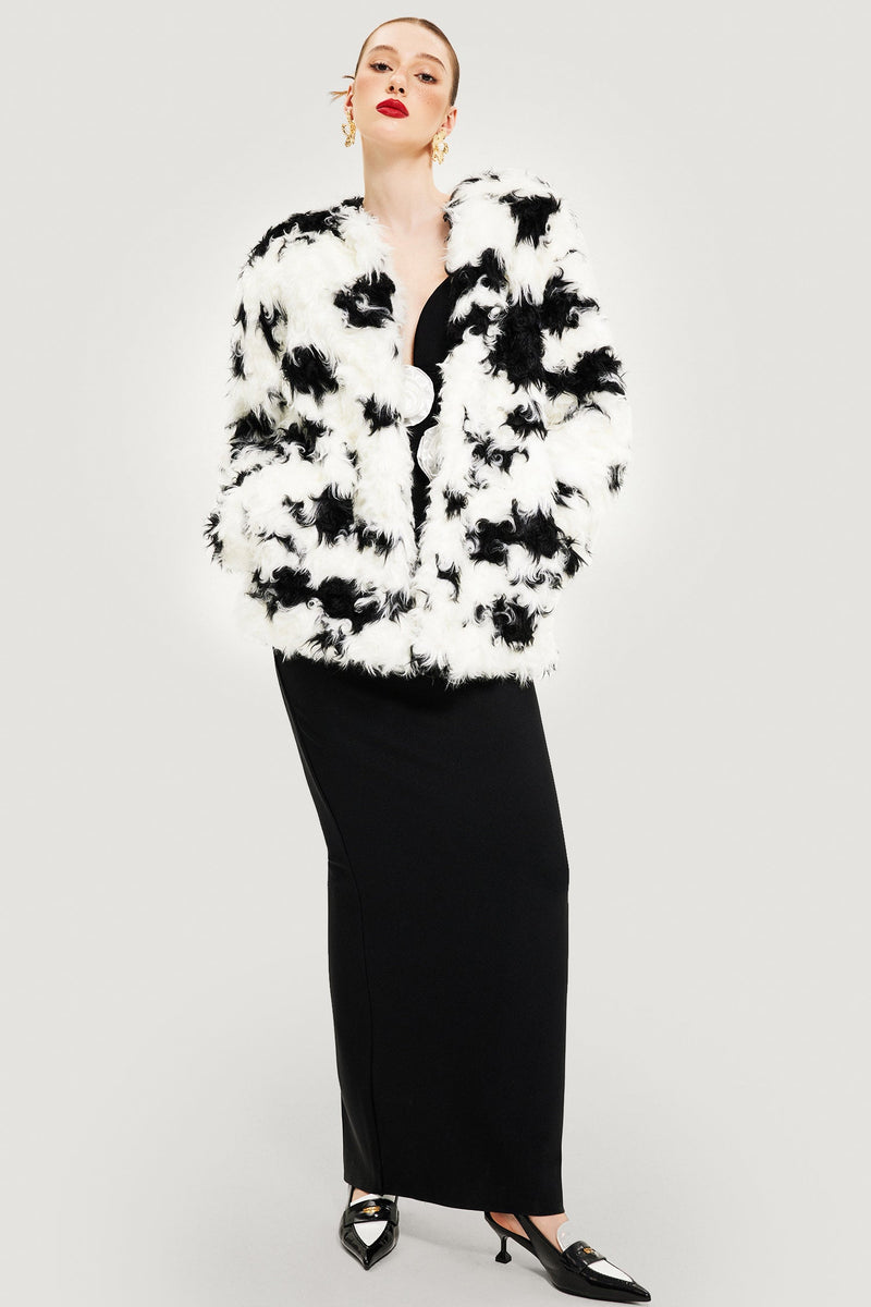 Elegantly Styled Coat for Everyday Wear