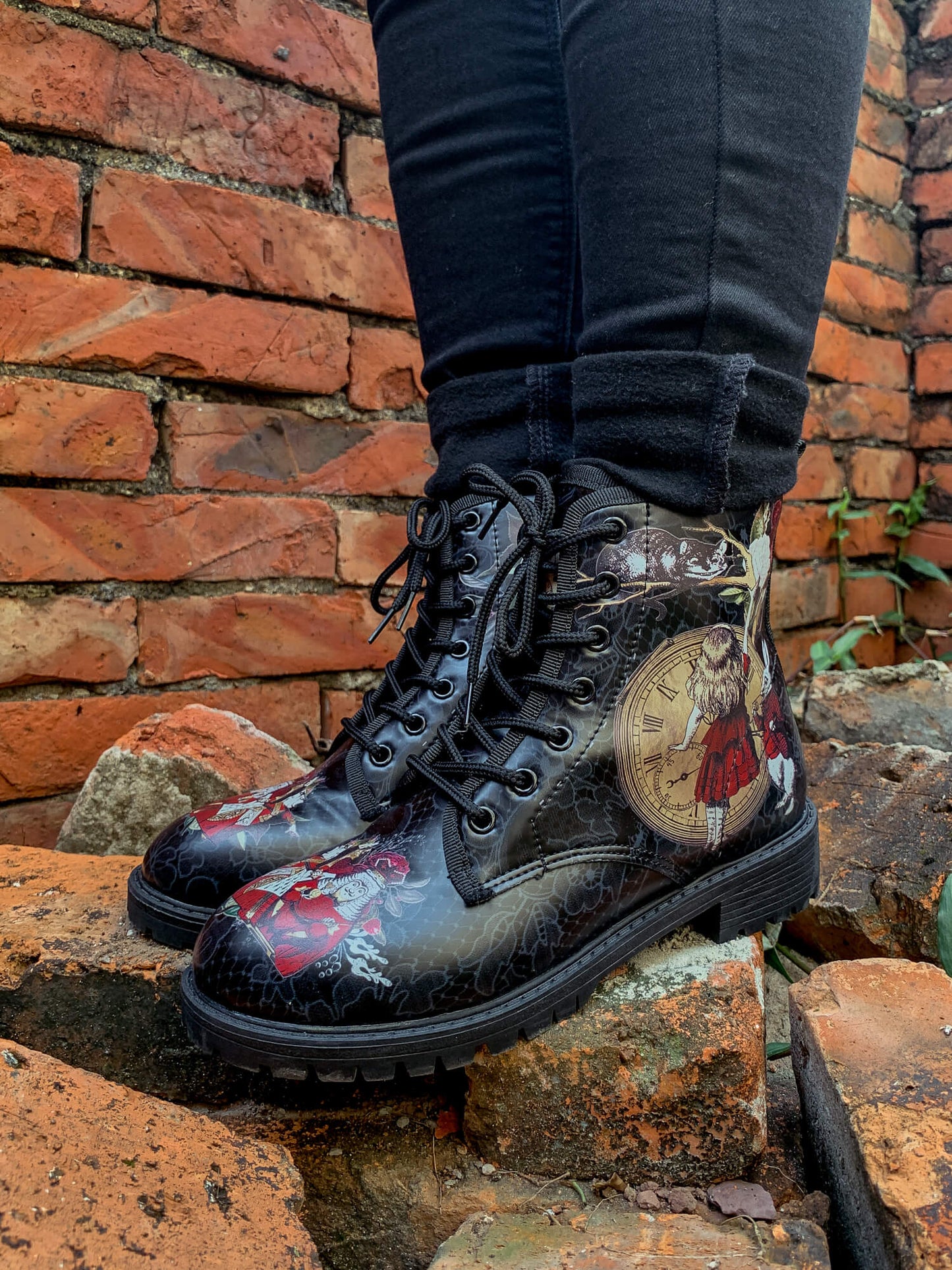 Well Tailored Boots with a Graceful Silhouette