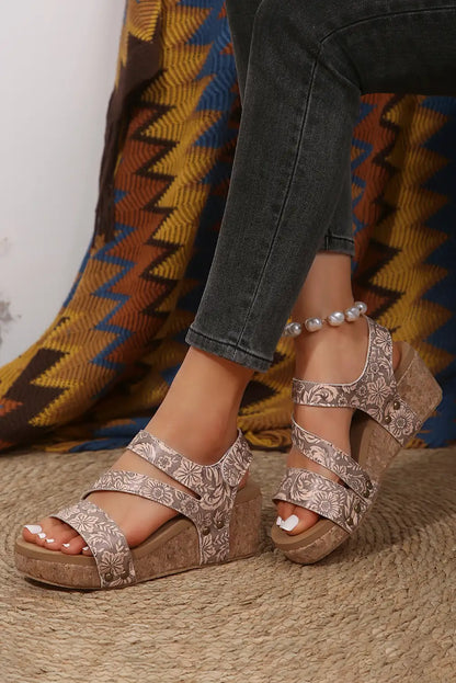 Well Tailored Sandals with a Graceful Silhouette