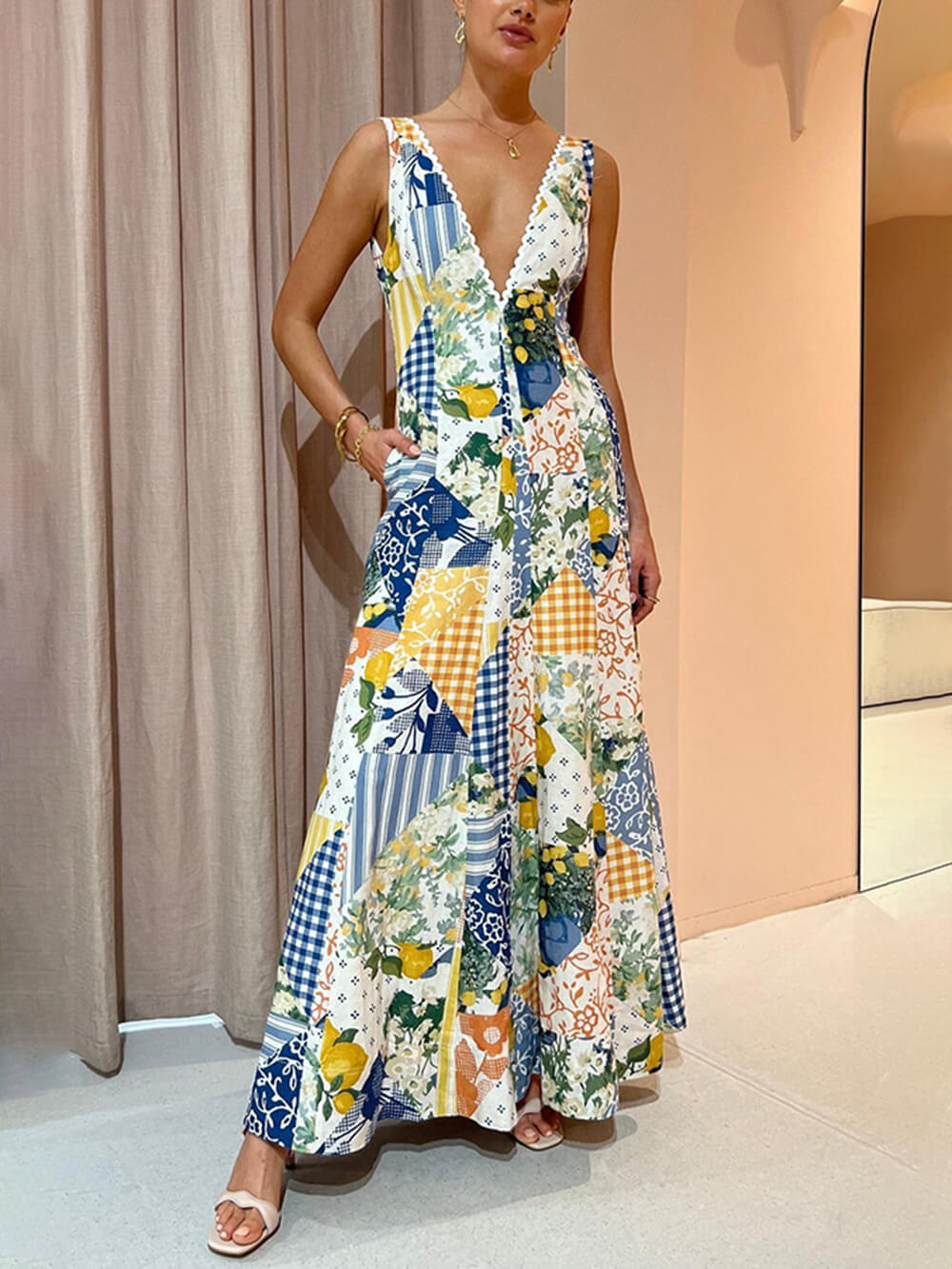 Beautifully Crafted Dress in a Classic Style