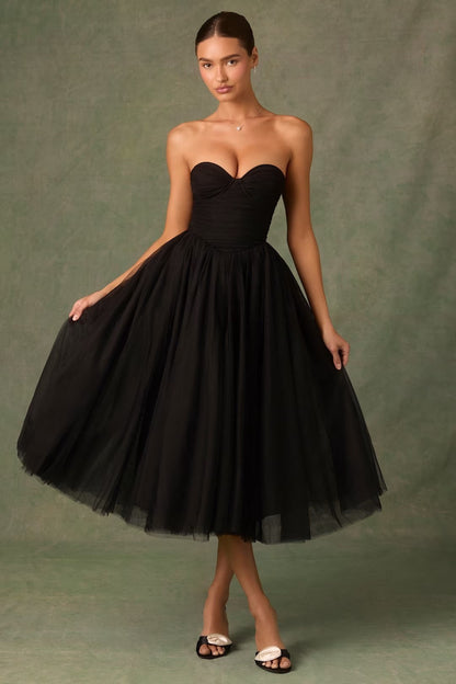 Classic Vintage Dress with a Flattering Fit