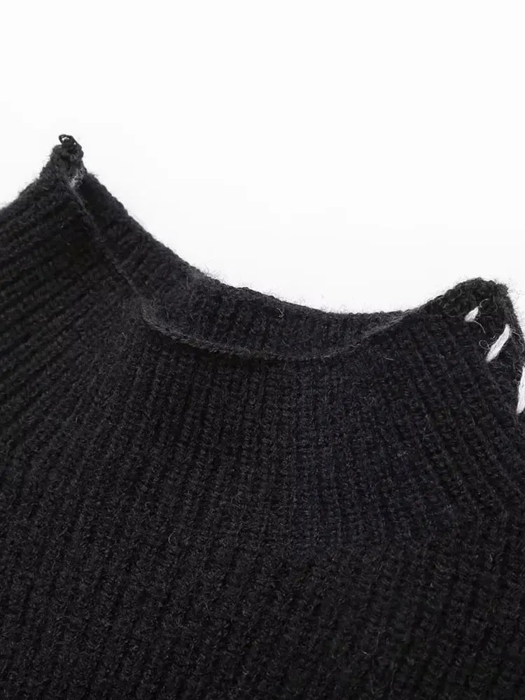 Well Tailored Sweater with a Graceful Silhouette