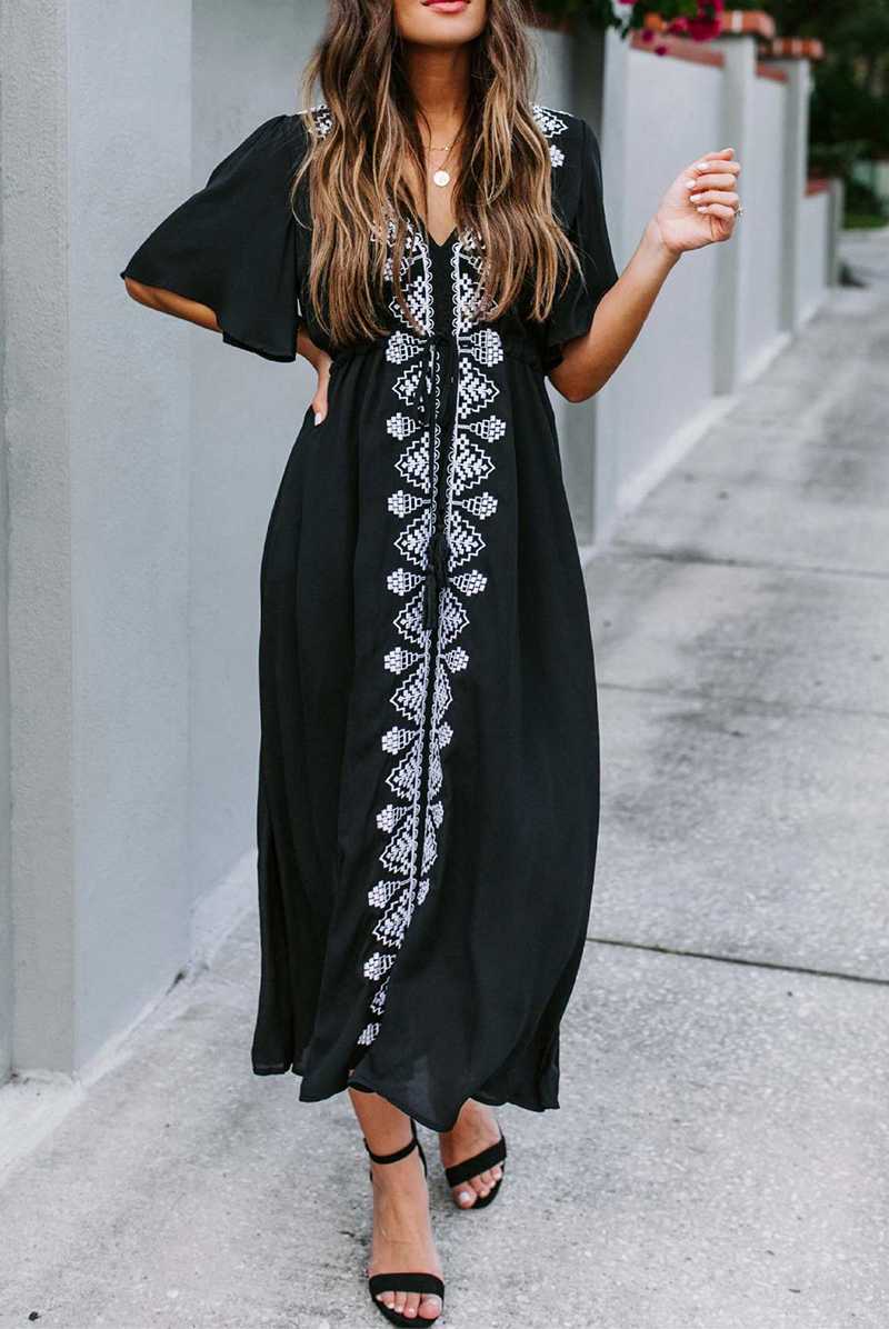 Well Tailored Dress with a Graceful Silhouette