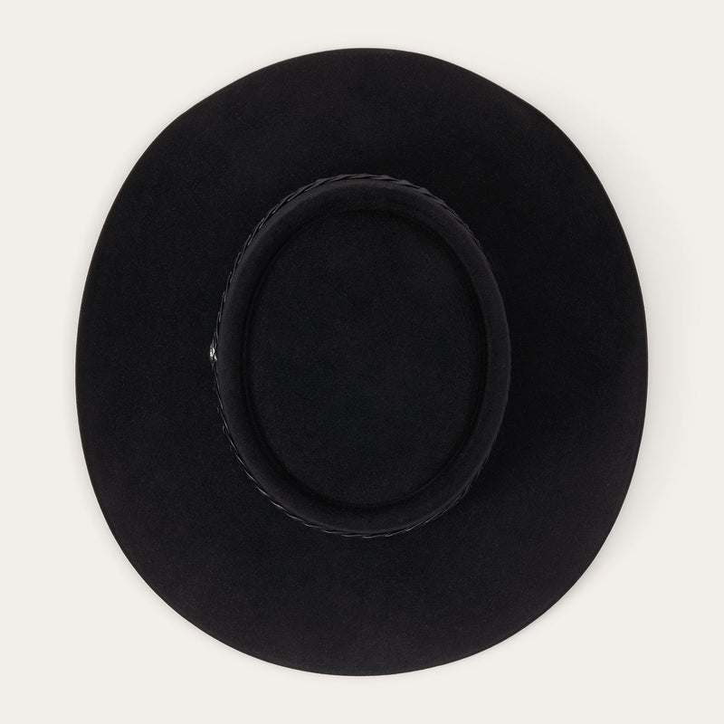 Well Tailored Garment with a Graceful Silhouette