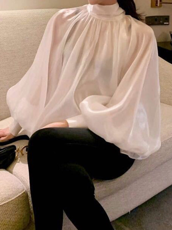 Well Tailored Blouse with a Graceful Silhouette