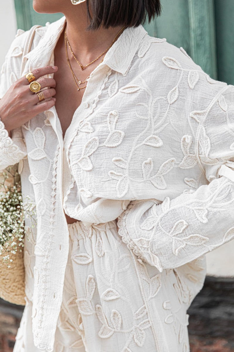 Effortlessly Elegant Garment with a Timeless Design
