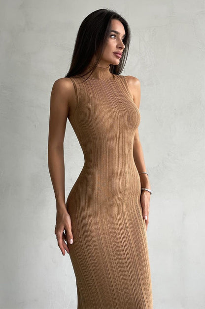 Well Tailored Sweater with a Graceful Silhouette