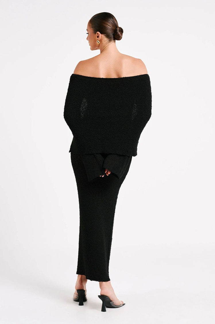 Well Tailored Sweater with a Graceful Silhouette