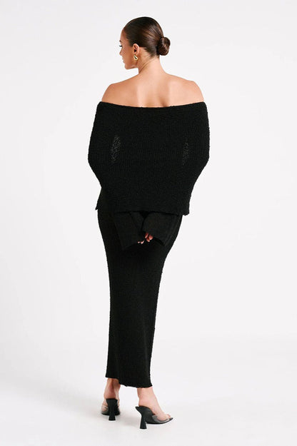 Well Tailored Sweater with a Graceful Silhouette