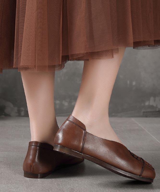 Effortlessly Elegant Shoes with a Timeless Design