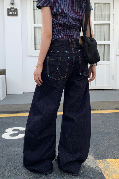 Effortlessly Elegant Garment with a Timeless Design