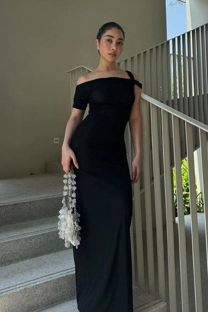 Well Tailored Garment with a Graceful Silhouette