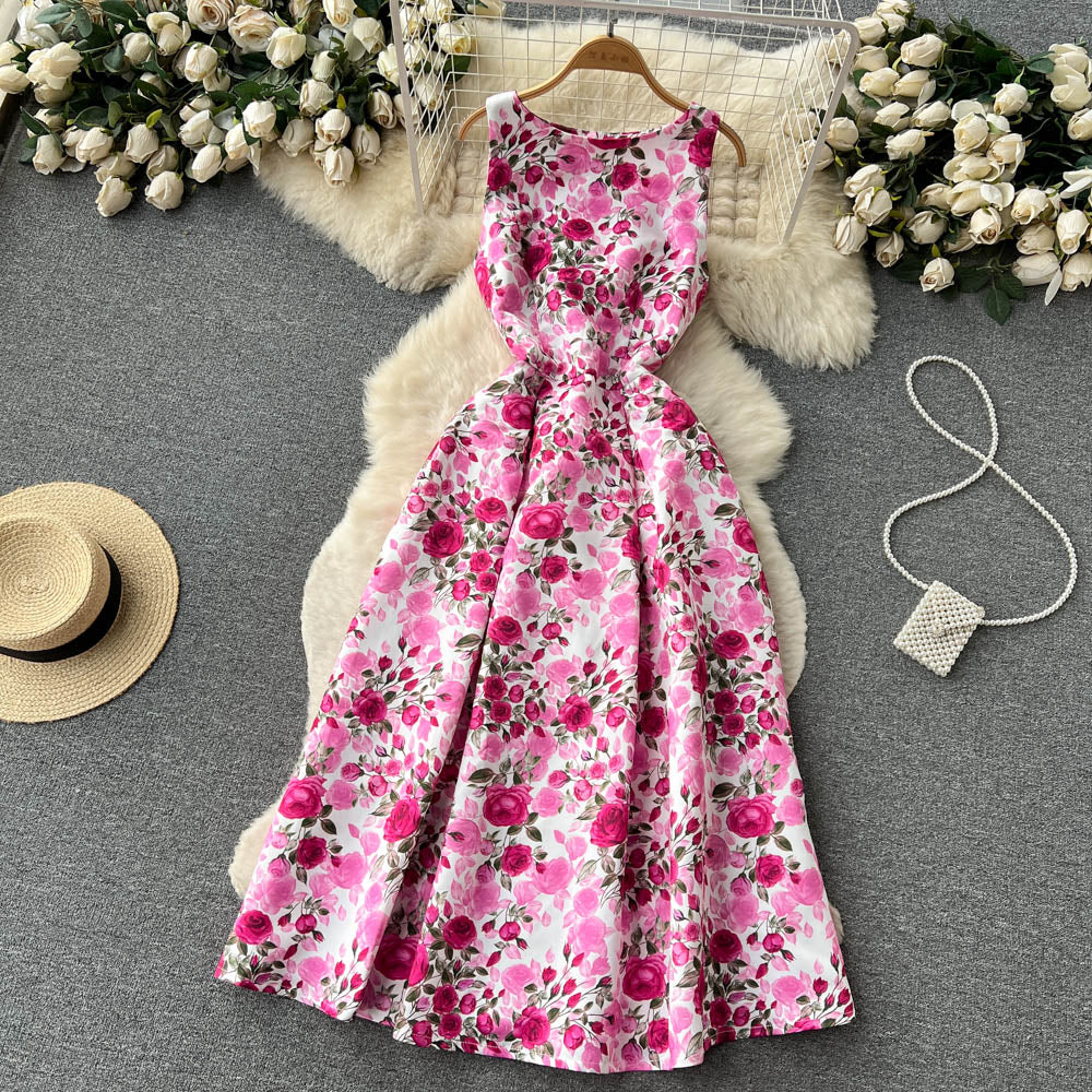 Effortlessly Elegant Dress with a Timeless Design