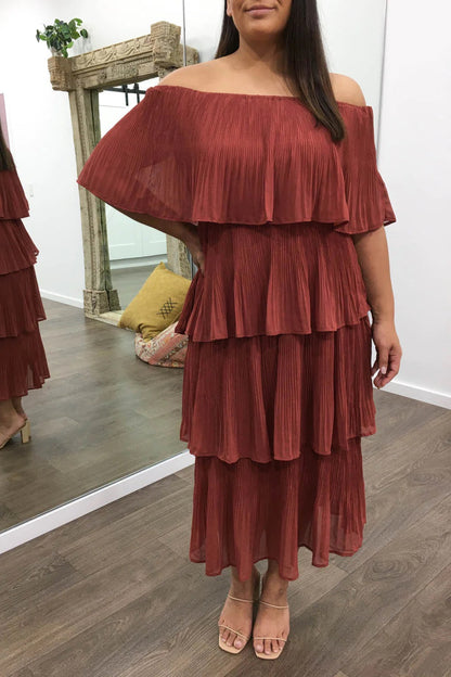 Well Tailored Dress with a Graceful Silhouette