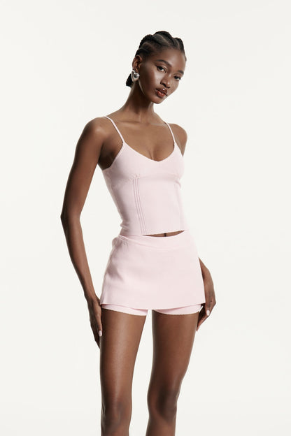 Effortlessly Elegant Pants with a Timeless Design