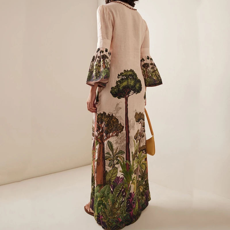 Well Tailored Dress with a Graceful Silhouette