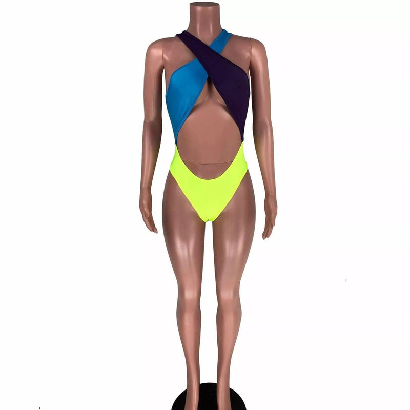 Effortlessly Elegant Swimsuit with a Timeless Design