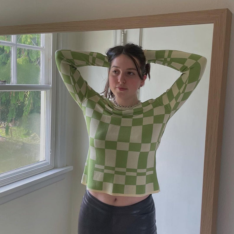 Effortlessly Elegant Sweater with a Timeless Design