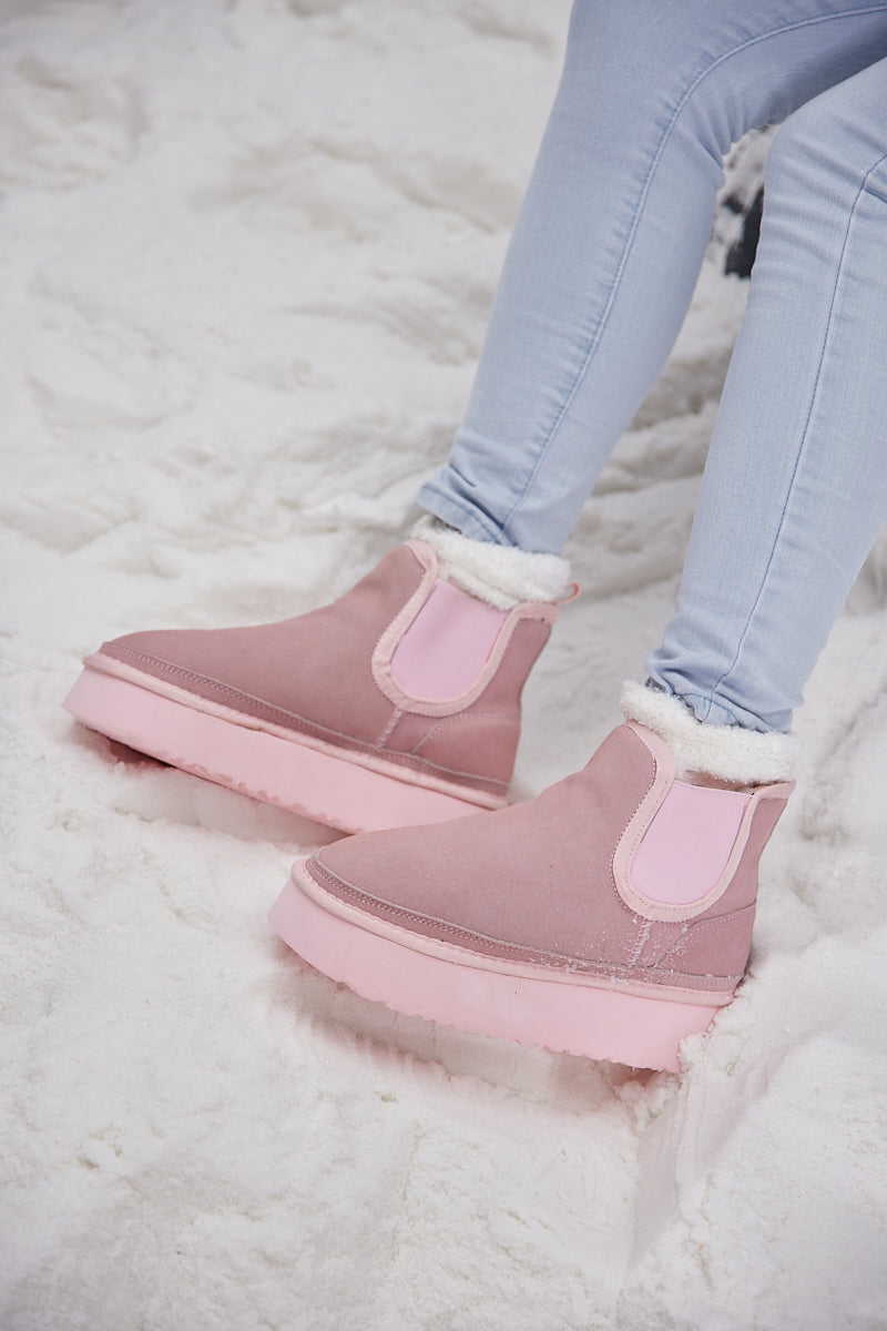 Beautifully Finished Boots in a Timeless Design