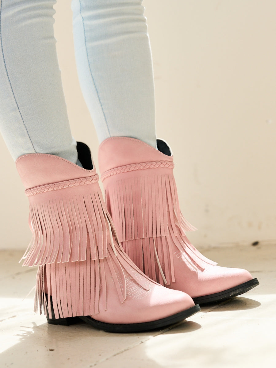 Well Tailored Boots with a Graceful Silhouette