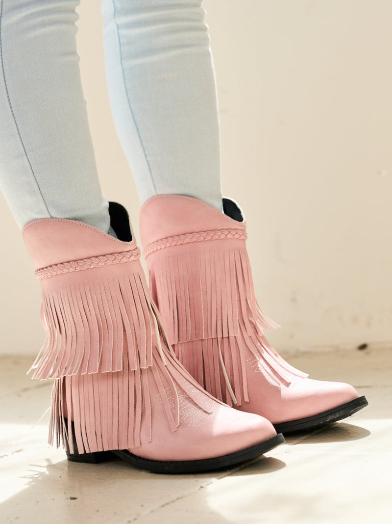 Well Tailored Boots with a Graceful Silhouette
