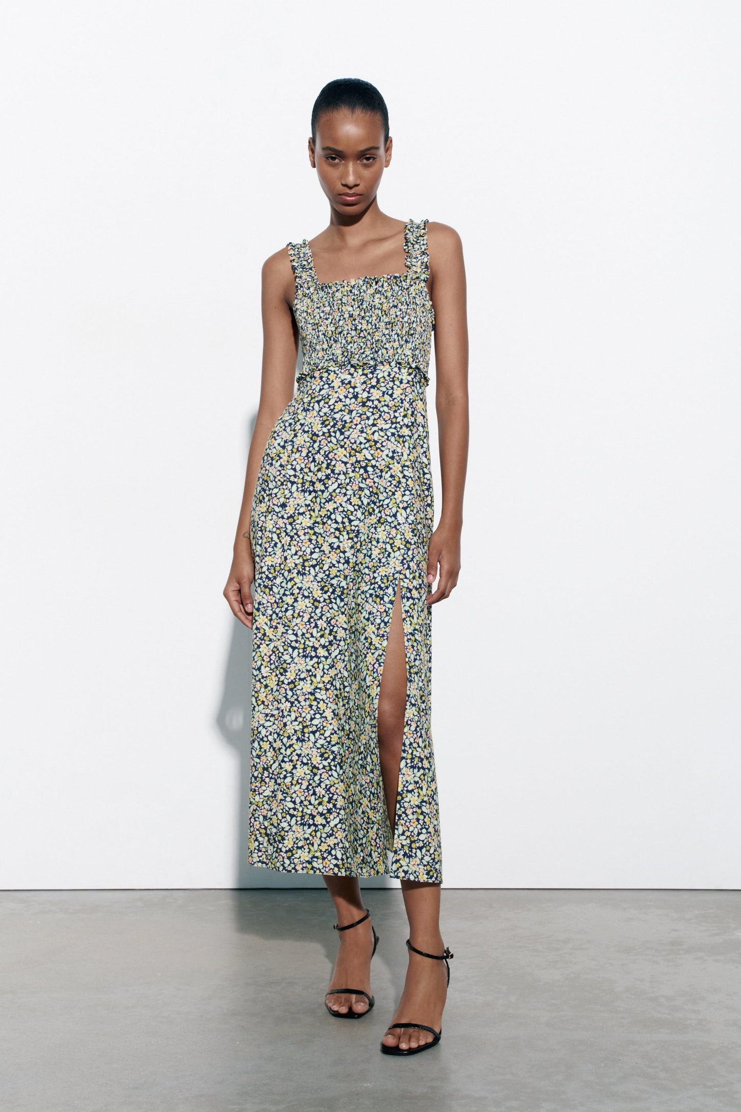 Classic Vintage Dress with a Flattering Fit
