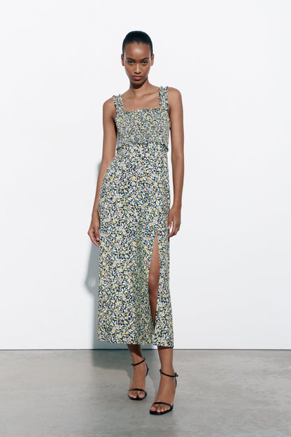 Classic Vintage Dress with a Flattering Fit